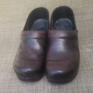 Dansko Career Professional Clogs  SZ 41 (10-10.5)